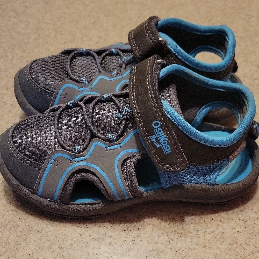 OshKosh B'gosh Closed Toe Sandals SIZE 9M